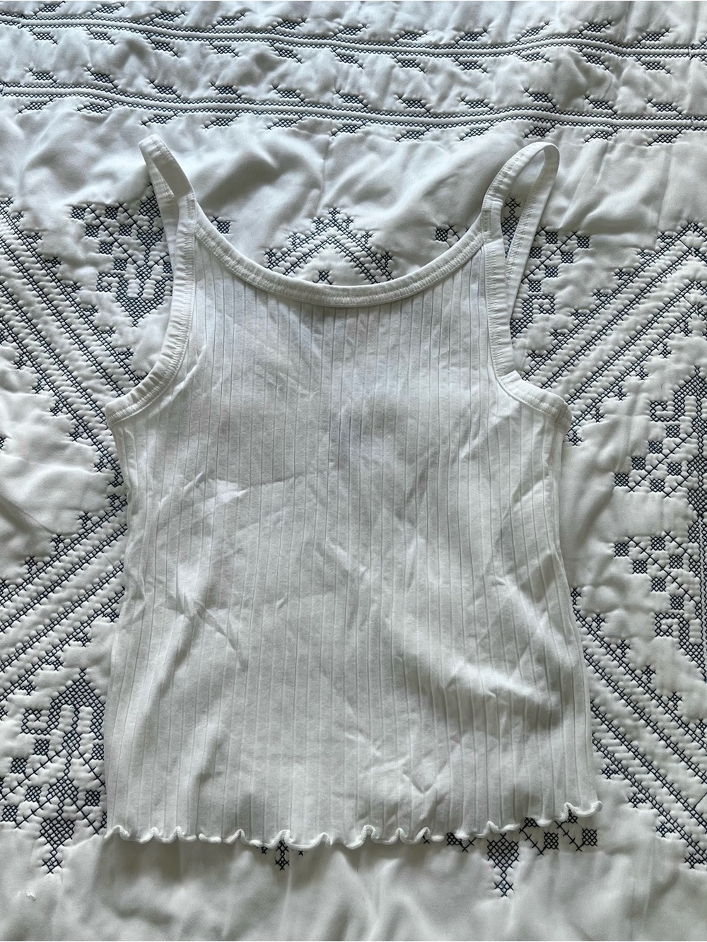 Old Navy White Ribbed Cropped Tank Top Lettuce Edge Hem Wide Scoop Neck Size XS